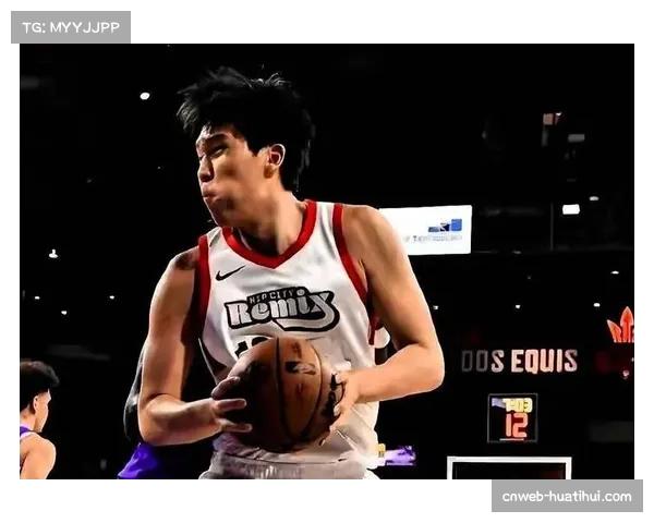 杨瀚森10分40秒贡献2分2板2帽，开拓者主帅斯普利特称赞其表现